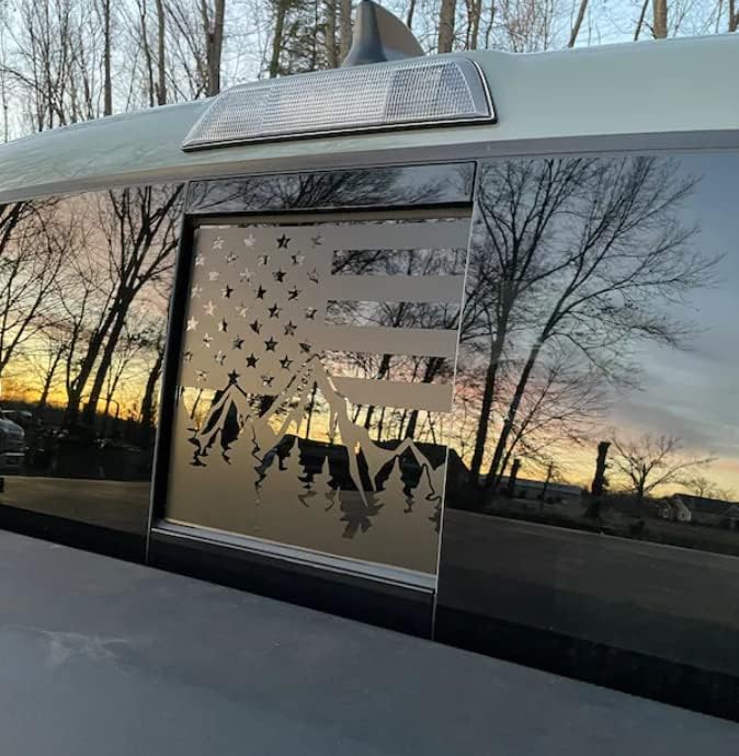 Xinghe za Tacom @ -2023 Gornja šumska američka zastava za kamione za kamione stražnjeg srednjoškolskog prozora, mat crna planinska šuma u Sjedinjenim Državama EXAG EMPAL za kamion nazad klizni prozor