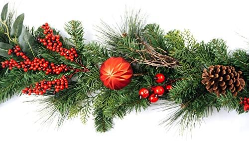 Craftmore Madison Pine Garland sa crvenim božićnim ukrasima bobice i borove konuse 6 '