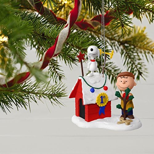 Hallmark uspomenu 2017 Peanuts Charlie Brown i Snoopy Decked-Out Doghouse zvuk Božić ukras sa svjetlom