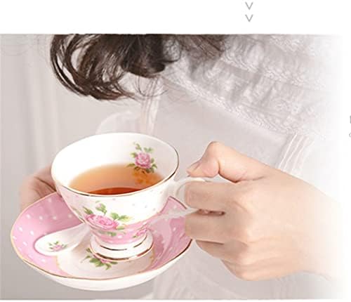 Orah ružičasti ružin uzorak vintage keramičke čaše za kafu čajnik postavljen na čajnik na popodnevnim priborom